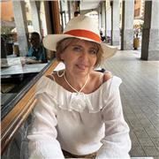 Artiste-illustratrice & praticienne en art-thérapie donne cours d’aquarelle intuitive et collage